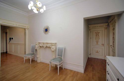 Almaty Apartamento | 3-комнатная в ЖК Вавилон с видом на горы 8 спальных мест