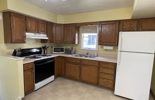 Bedford Casa | 3/1 Clean and Comfortable Home in Historic Bedford