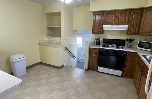 Bedford Casa | 3/1 Clean and Comfortable Home in Historic Bedford