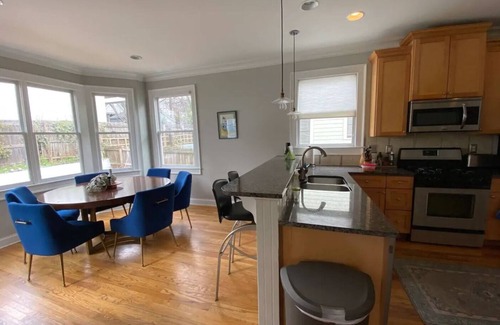 Cabbagetown Casa | 3/2.5: Walk to Beltline and dining; firepit, BBQ, Apple TV, sleeps 5