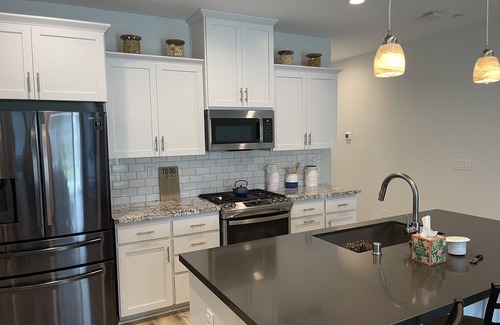Lincoln Casa | 3/2 - Fully Furnished w/ Private Jacuzzi - Local Wineries, Breweries, Concerts