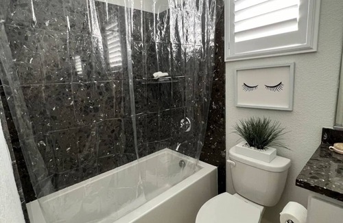 Lincoln Casa | 3/2 - Fully Furnished w/ Private Jacuzzi - Local Wineries, Breweries, Concerts
