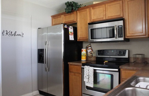 East County Civic Group Casa | 3/2 Modern Valrico Entire Home. Pet-Friendly!
