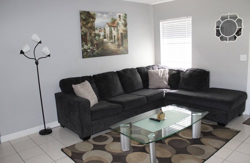 East County Civic Group Casa | 3/2 Modern Valrico Entire Home. Pet-Friendly!