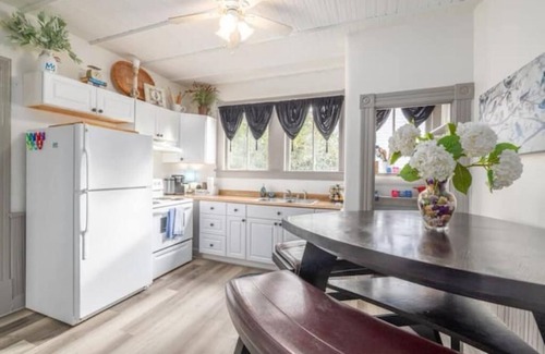 Covington Casa | 3/2 Near the visitor center, 0.5 mile from the square