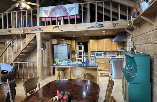 Lancing Cabina | 3/2 Rustic Tennessee Mountain Cabin With Loft