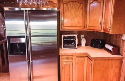 Lancing Cabina | 3/2 Rustic Tennessee Mountain Cabin With Loft