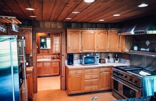 Lancing Cabina | 3/2 Rustic Tennessee Mountain Cabin With Loft