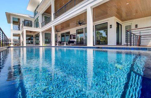 Isle of Palms Casa | 3 47th Avenue by AvantStay Oceanfront Private Pool View