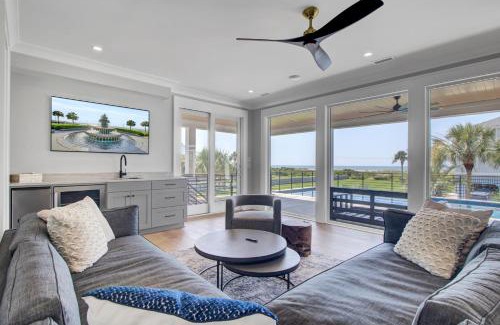 Isle of Palms Casa | 3 47th Avenue by AvantStay Oceanfront Private Pool View