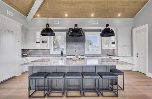 Isle of Palms Casa | 3 47th Avenue by AvantStay | Oceanfront + Private Pool + View