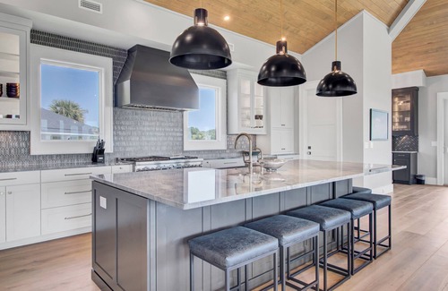 Isle of Palms Casa | 3 47th Avenue by AvantStay | Oceanfront + Private Pool + View