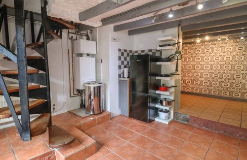 Ffynnongroyw Cabaña | 3 ABERGELE TERRACE, pet friendly, with a garden in Ffynnongroyw