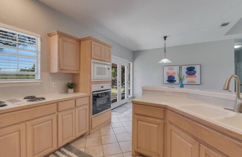 Austin Casa | 3 Acre Home On Creek W/Pool! Hill Country Views