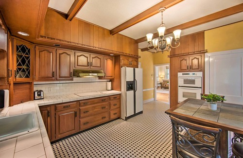 Sinking Spring Casa | 3-Acre Property: Charming Dutch Country Colonial