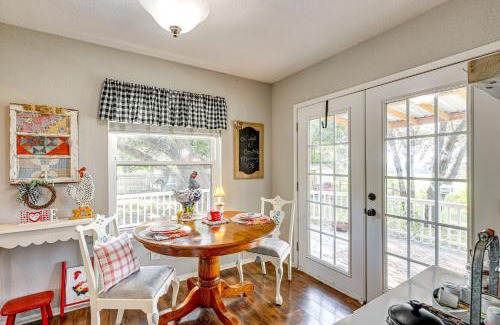 Valley Mills Casa | 3-Acre Yard and Cowboy Pool Modern Texas Farmhouse