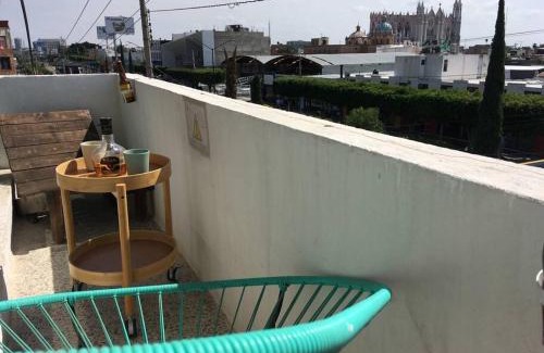 León Apartamento | 3 Air Conditioned brs with Office Area, Gated Parking and Free Mini Pool Table
