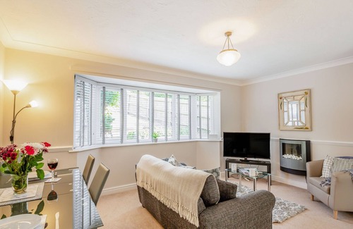 Deganwy Cabaña | 3 ALL SAINTS AVENUE, family friendly, with a garden in Deganwy