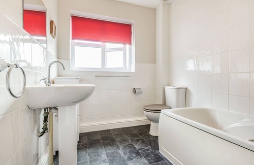 Deganwy Cabaña | 3 ALL SAINTS AVENUE, family friendly, with a garden in Deganwy
