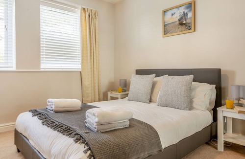 Deganwy Cabaña | 3 ALL SAINTS AVENUE, family friendly, with a garden in Deganwy