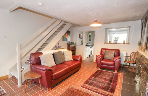 Llanfairfechan Cabaña | 3 ALMA TERRACE, pet friendly, with a garden in Llanfairfechan