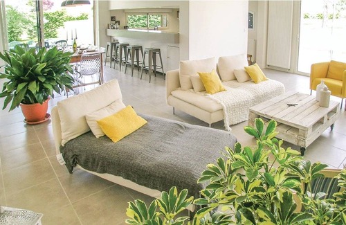 Saint-Aubin-de-Cadelech Casa | 3 bedroom accommodation in St. Aubin de Cadeleche