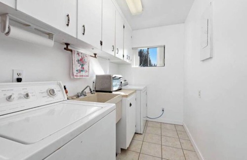 Fanny Bay Casa | 3 bed, 1.5 bath Oceanfront home, walk-on waterfront! Pets Welcome!