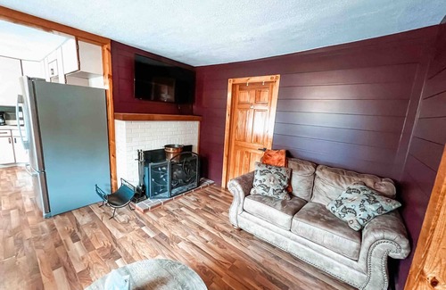 West Newton Casa | 3 bd 10 min to Dwtwn Washer-dryer