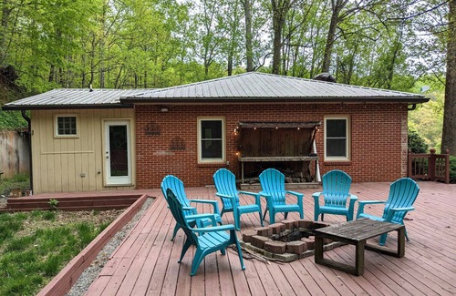 Sylva Casa | 3 bd 2 ba 1700 sq ft renovated home secluded yet close to many area attractions