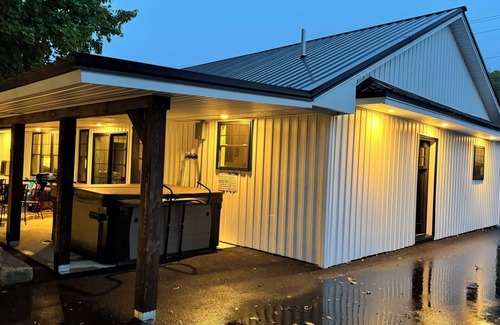 Bangor Casa | 3 BD/ 2 BATH RIVERVIEW with HOT TUB