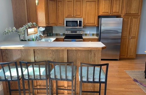 Coral Cabaña | 3-BD, 2 Bth, Lake Front cottage, Beach, dock, Fire Pit, Hot Tub in 2025