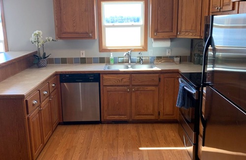 Coral Cabaña | 3-BD, 2 Bth, Lake Front cottage, Beach, dock, Fire Pit, Hot Tub in 2025