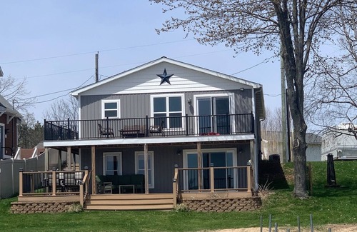 Coral Cabaña | 3-BD, 2 Bth, Lake Front cottage, Beach, dock, Fire Pit, Hot Tub in 2025
