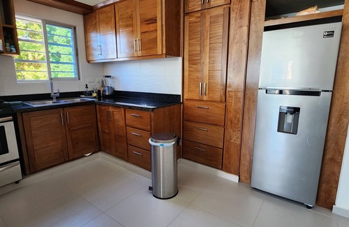 North Coast Condominio | 3 bd condo with rooftop across the street from beach!