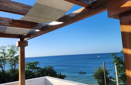 North Coast Condominio | 3 bd condo with rooftop across the street from beach!