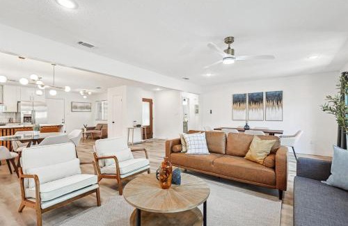 Irving Casa | 3-BD - Fully Remodeled Convenient & Spacious