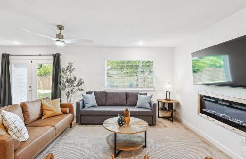 Irving Casa | 3-BD - Fully Remodeled Convenient & Spacious