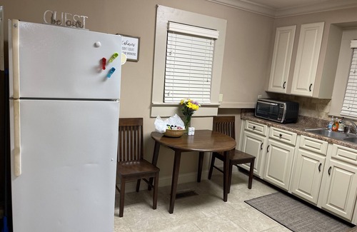 Tuscaloosa Casa | 3 bd house NEARLY on UA campus. Lg private prkg area.
