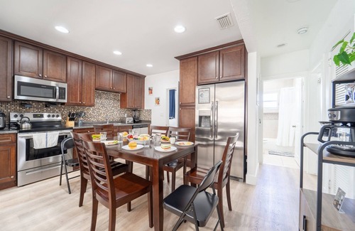 Parker Ridge Casa | 3 BD with Parking and Shared Yard - Palm Wave Says