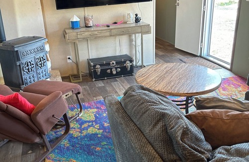 Questa Casa | 3 Bd2bath Mountain View w/hot tub, circle drive,20 min to RedRiverSki area