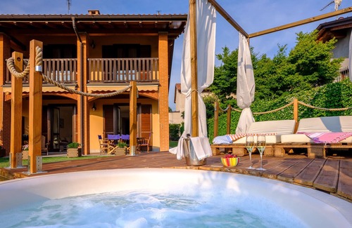 Ispra Casa | 3 BDR, 3 BTHR, 2Floor Villa con jardín privado, jacuzzi, barbacoa con vistas al lago