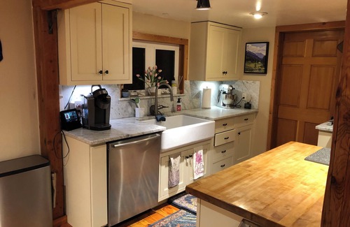 Skagit County Casa | 3 BDR Country Home on 5 acres with hot tub, fire pit and private creek