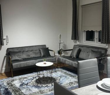 Heaton Casa | 3 BDR House for 5 or 6 pax 35 mins to Central London via Train
