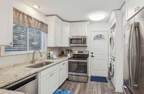 Lawton Woods Casa | 3 BDR Stay for 8 Near Beach, Shops, & Golf Course!