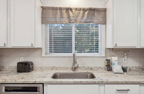 Lawton Woods Casa | 3 BDR Stay for 8 Near Beach, Shops, & Golf Course!
