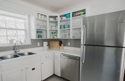 Stratford Casa | 3 bdrm, 2.5 bath Classic Cape Cod Cottage