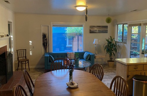 San Jose Casa | 2-3 bdrm, 1 Bath, Close to SAP, Train and SJC, Pool, Hot Tub & Sauna