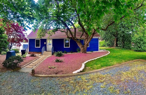 Governor's Island Casa | 3 Bdrm / 2 Bath Lakefront Bungalow with Amazing Views.