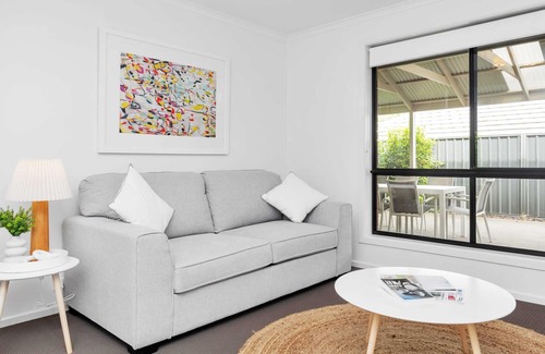 Mount Barker Casa | 3 Bdrm, 2 Bthrm House With Aircon & Outdoor Dining
