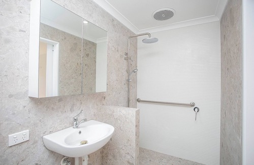 Clarkson Casa | 3 bdrm, 3 baths, Luxury Fresh Modern & accessible